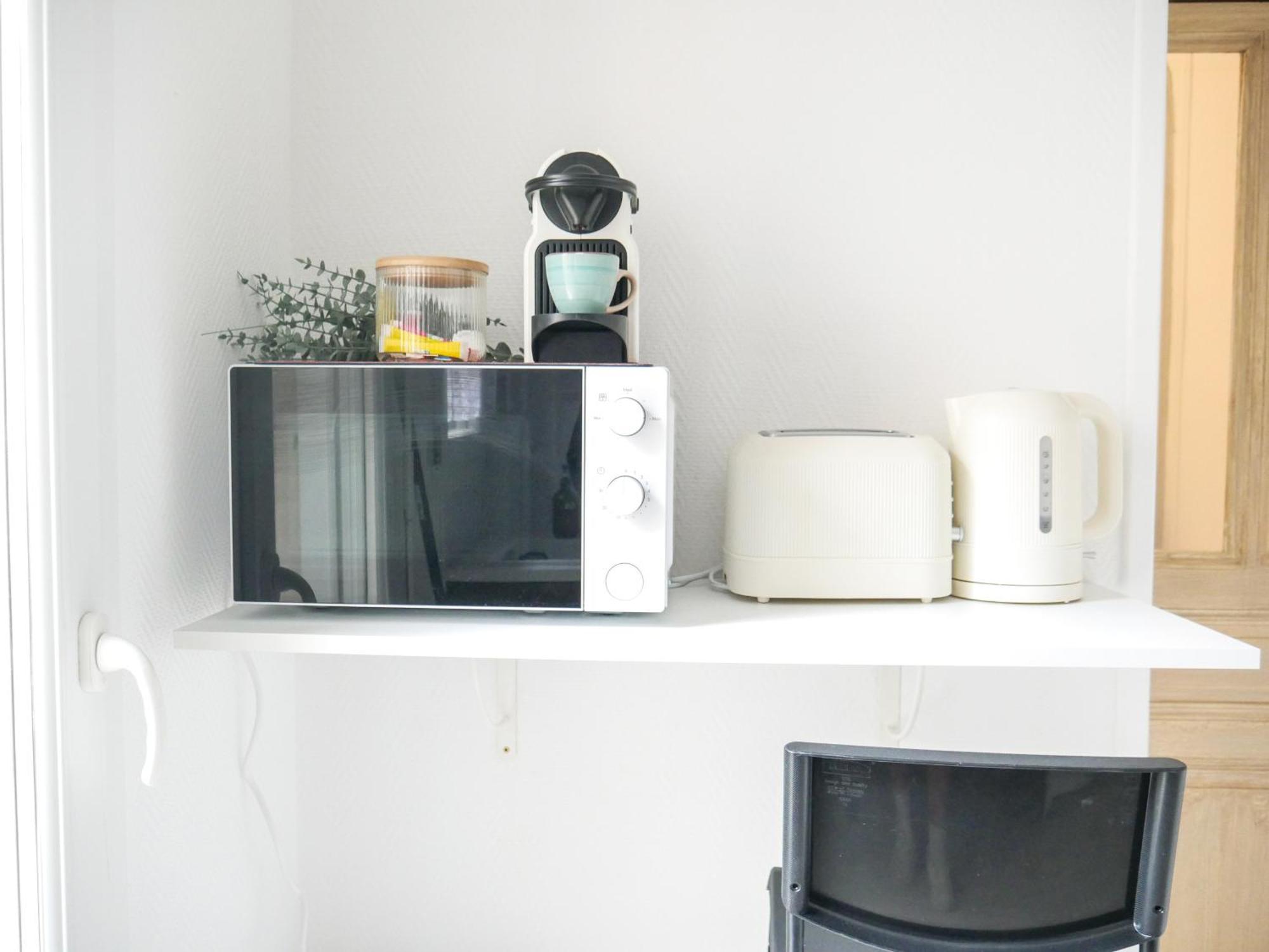 Spacieux Avec Terrasse A 5min A Pied De La Gare Appartement *