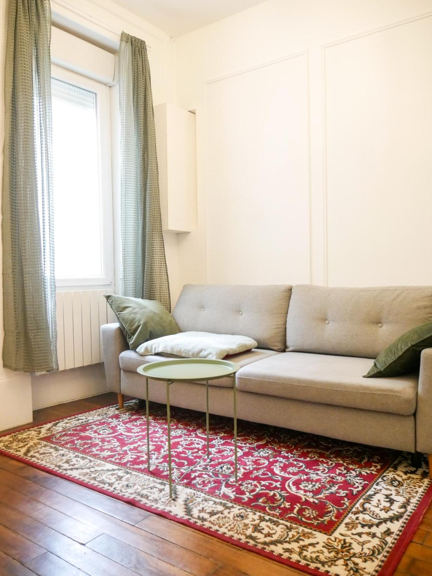Appartement Spacieux Avec Terrasse A 5min A Pied De La Gare Dijon